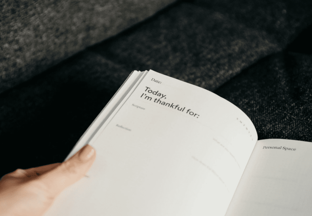 Die Kraft der Dankbarkeit: Wie Dankbarkeitstagebuch, Achtsamkeit, Selbstliebe und Affirmationen dein Leben verändern können